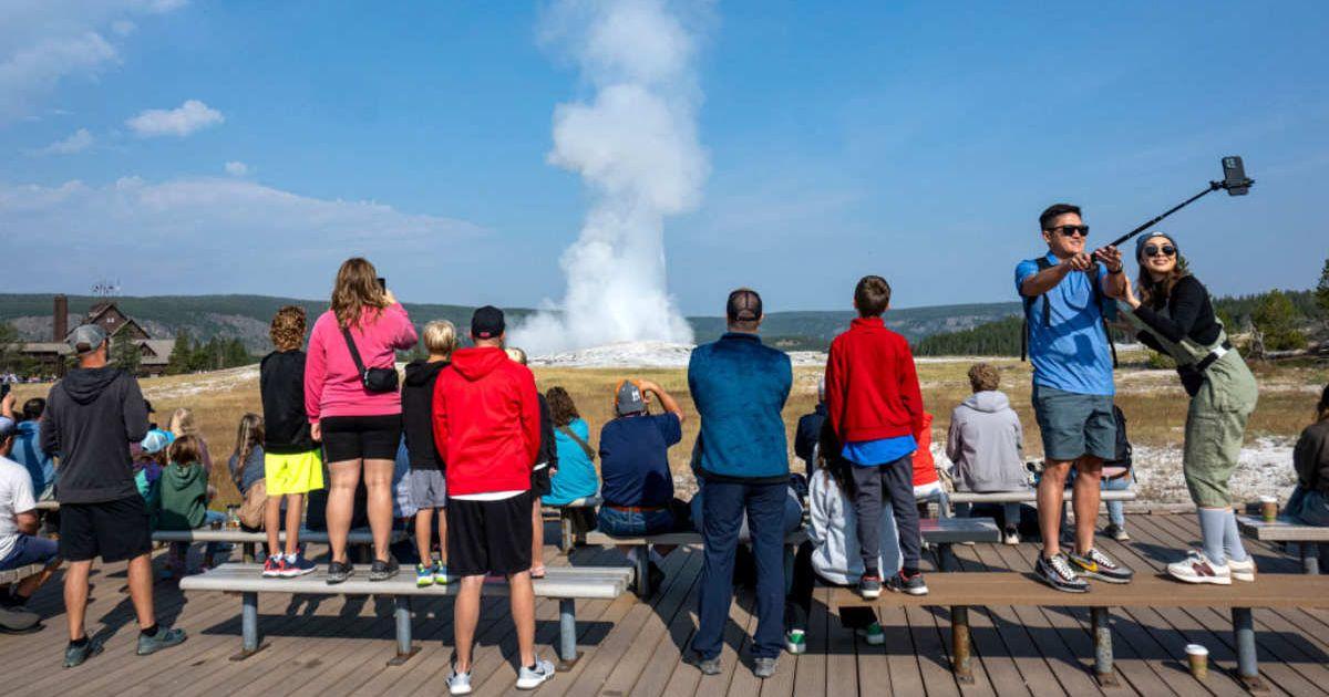 Visitors watching a geyser at a national park. (Representative Cover Image Source: Getty Images | Jonathan Newton)