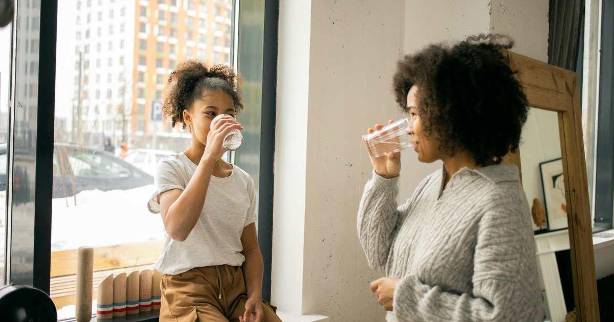A mom and her daughter drinking a glass of tap water. (Representative Cover Image Source: Pexels | Monstera Productions)