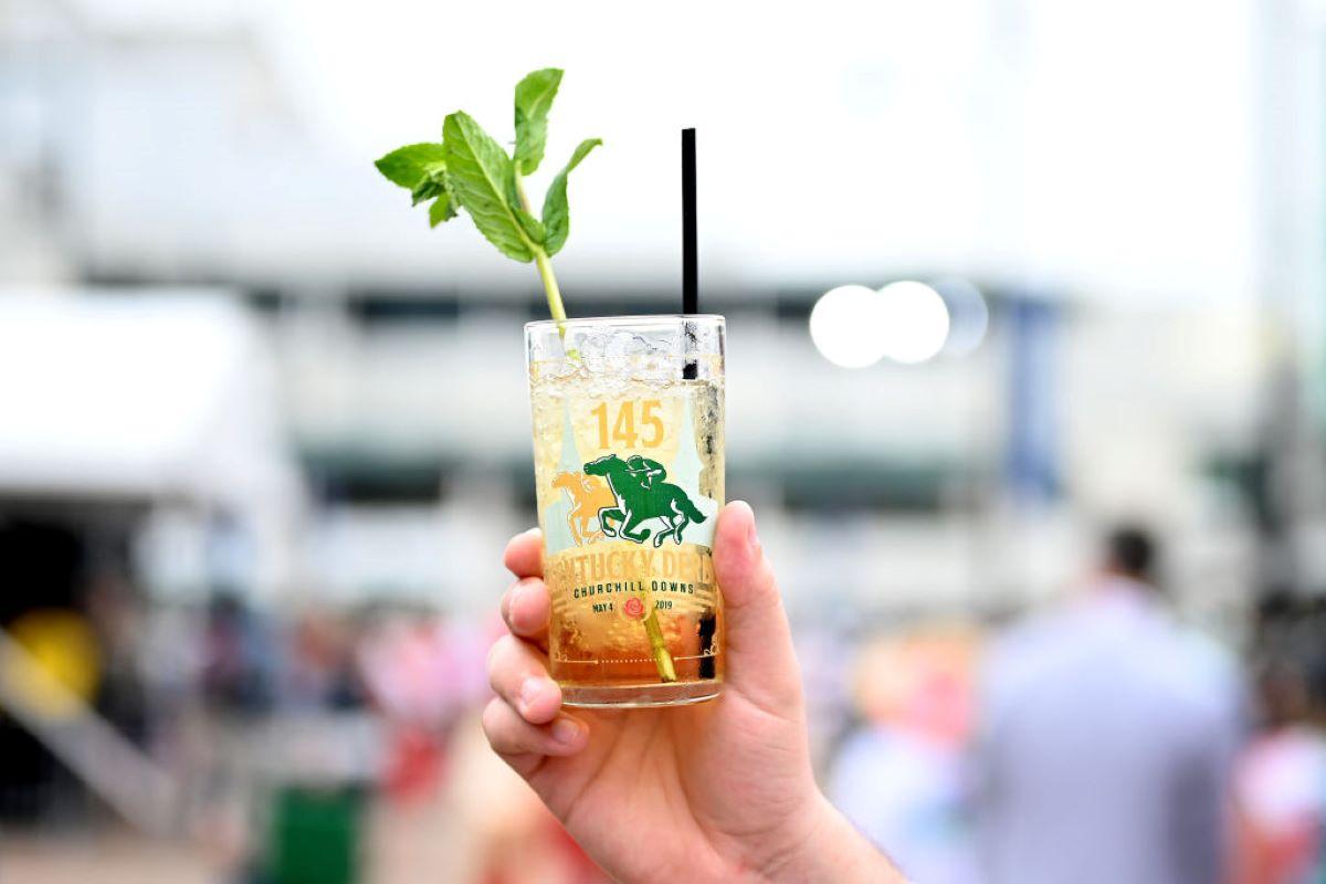 Man holding a mint julep at the Kentucky Derby