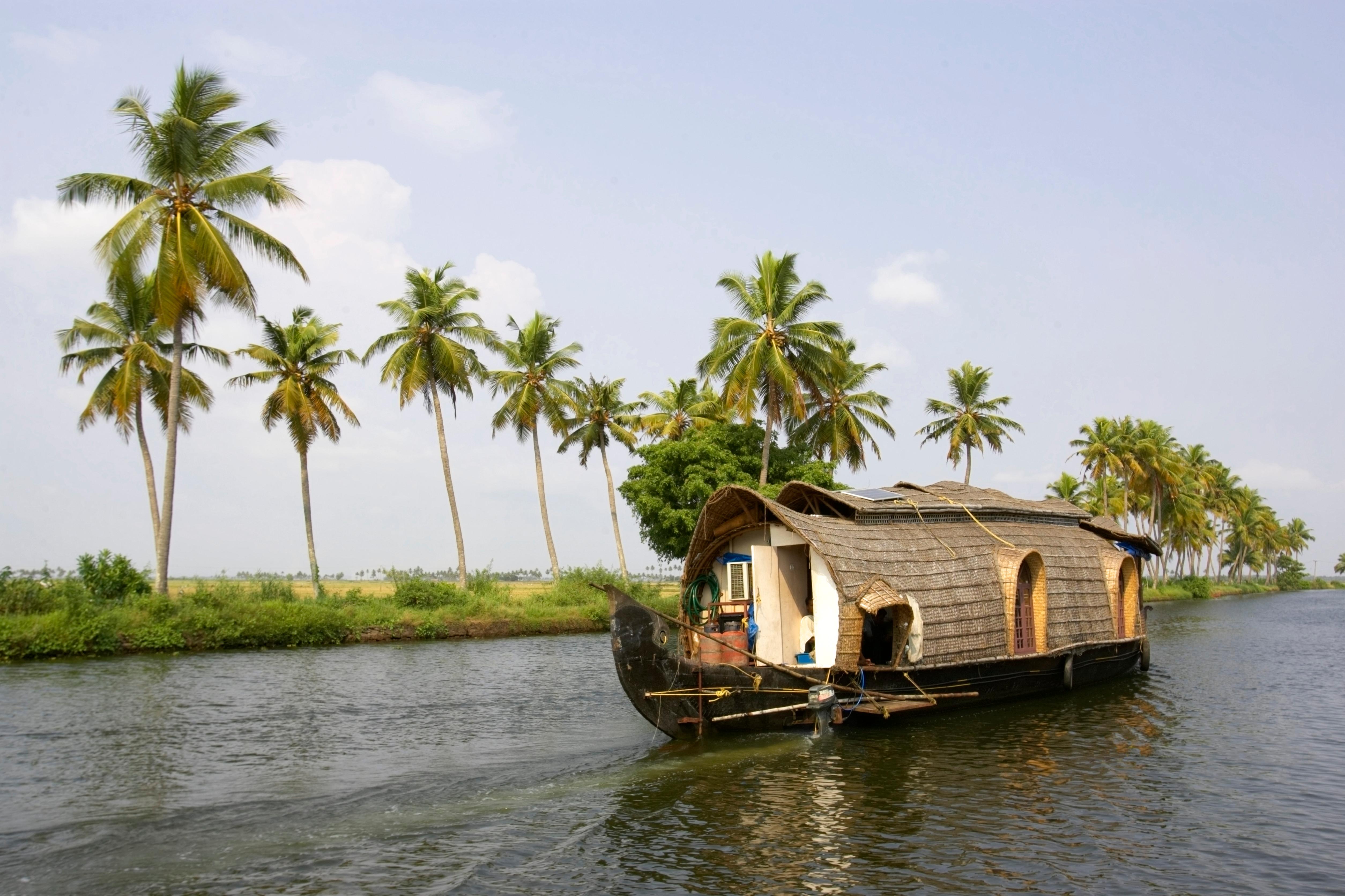 Are Houseboats Sustainable Living Options?