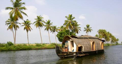 Are Houseboats Sustainable Living Options?