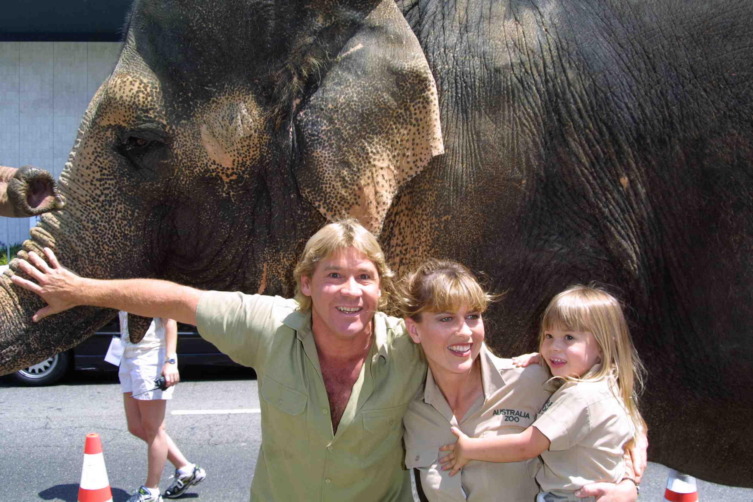 Steve Irwin, Terri Irwin, and Bindi Irwin appear at The Crocodile Hunter premiere in June 2002.