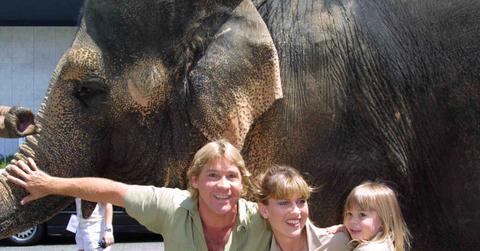 Steve Irwin, Terri Irwin, and Bindi Irwin appear at The Crocodile Hunter premiere in June 2002.