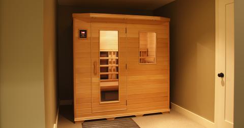 Infrared Sauna vs. Dry Sauna: The Differences, Benefits, and Risks