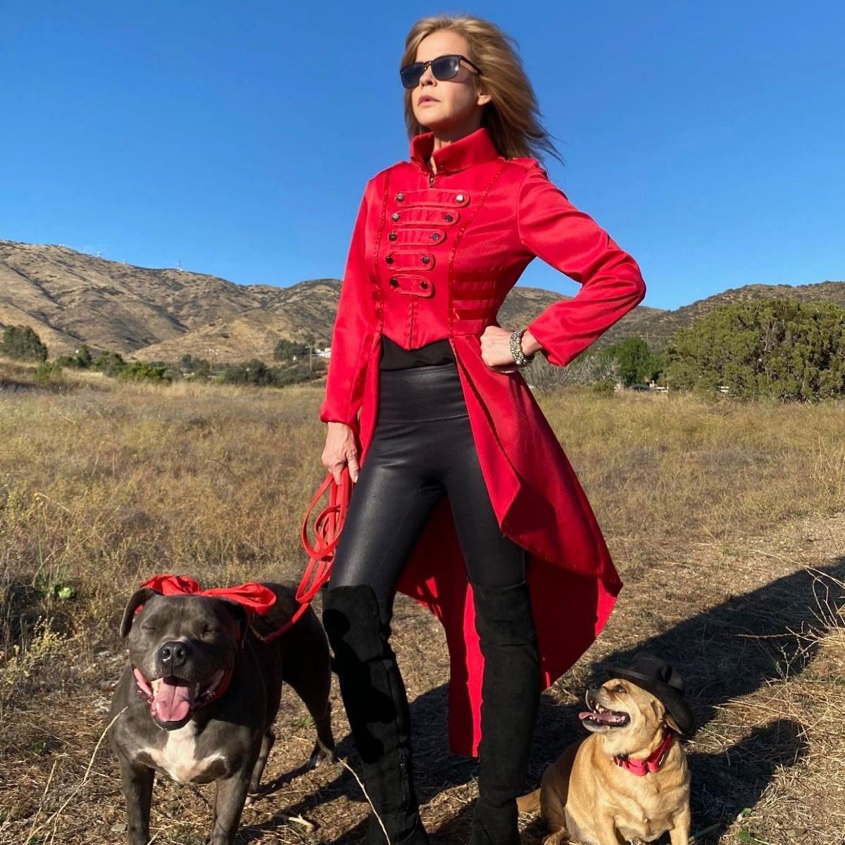 Photo of 'Exorcist' star Linda Blair in a sunny field with two dogs