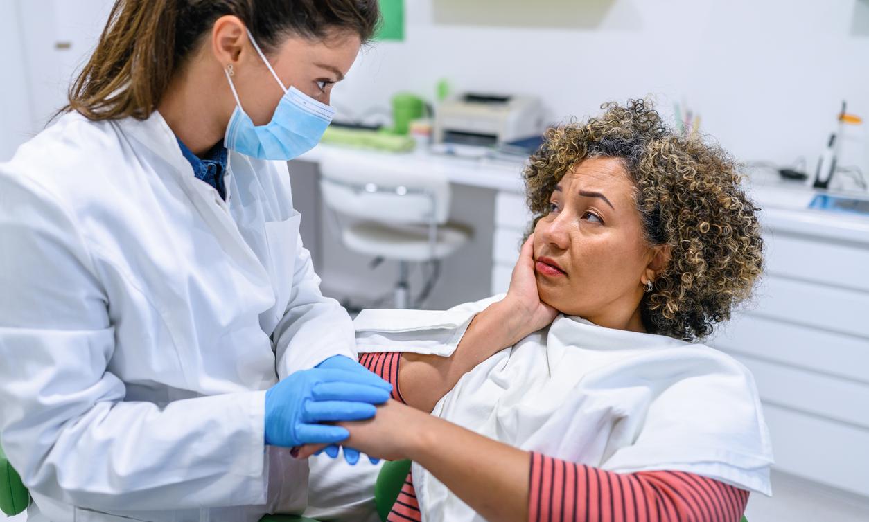 is-chewing-ice-bad-for-your-teeth-what-experts-have-to-say