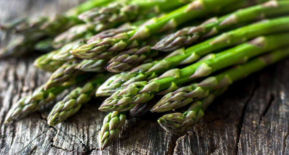 Can You Eat Raw Asparagus? How to Prepare This Veggie