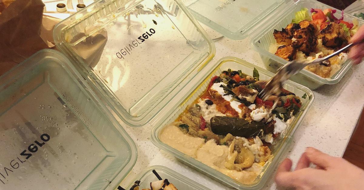 New York City restaurants partner with DeliverZero to provide reusable  takeout containers - CBS New York