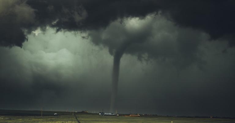 Why Does the Sky Turn Green Before a Tornado?