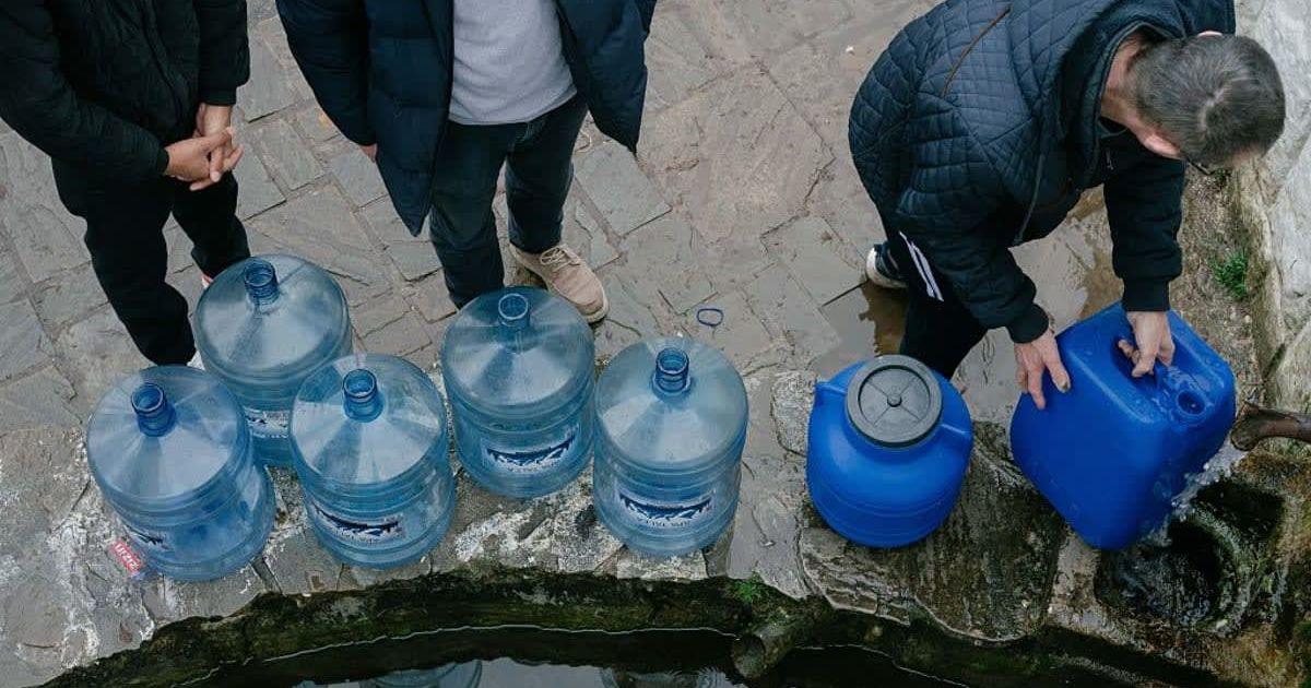 Locals filling water canisters from a public fountain during Romania's water crisis. (Representative Cover Image Source: Getty | Andrei Pungovschi)