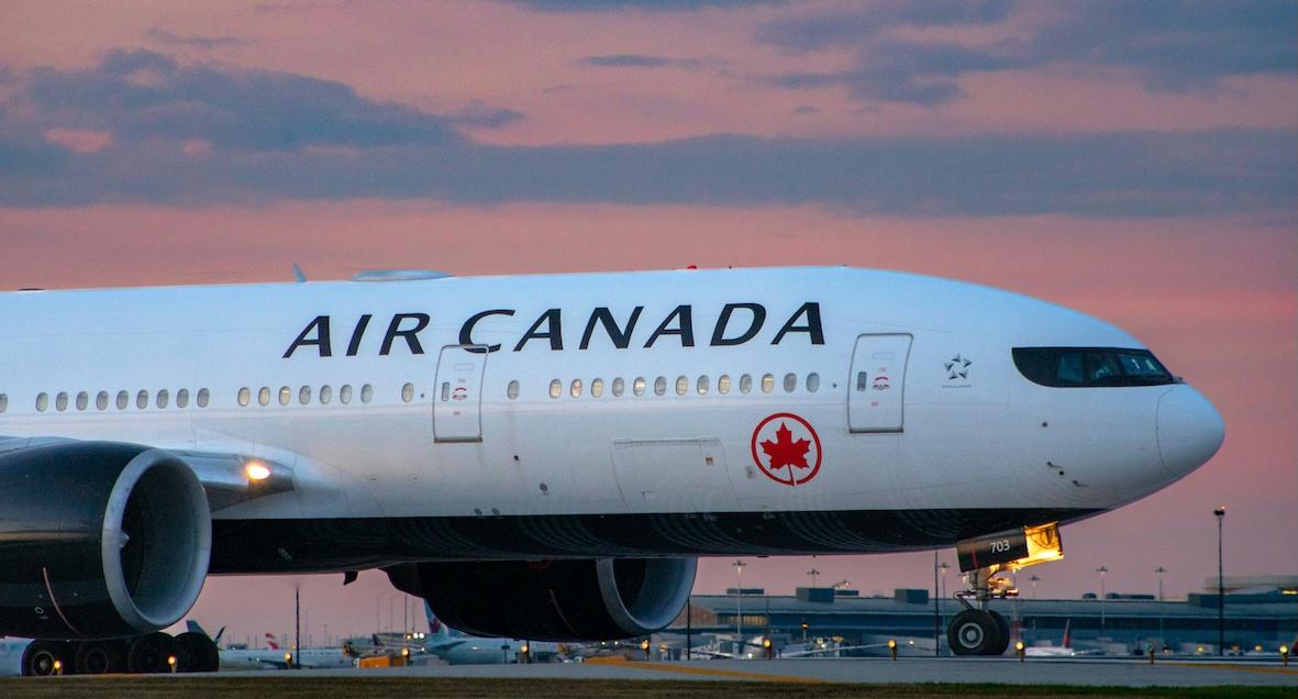 how much air canada flight attendant makes
