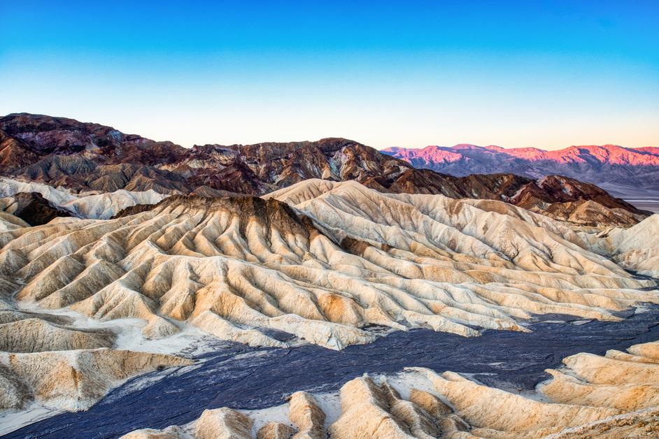 A photo of the Death Valley mountain landscape during the daytime. 