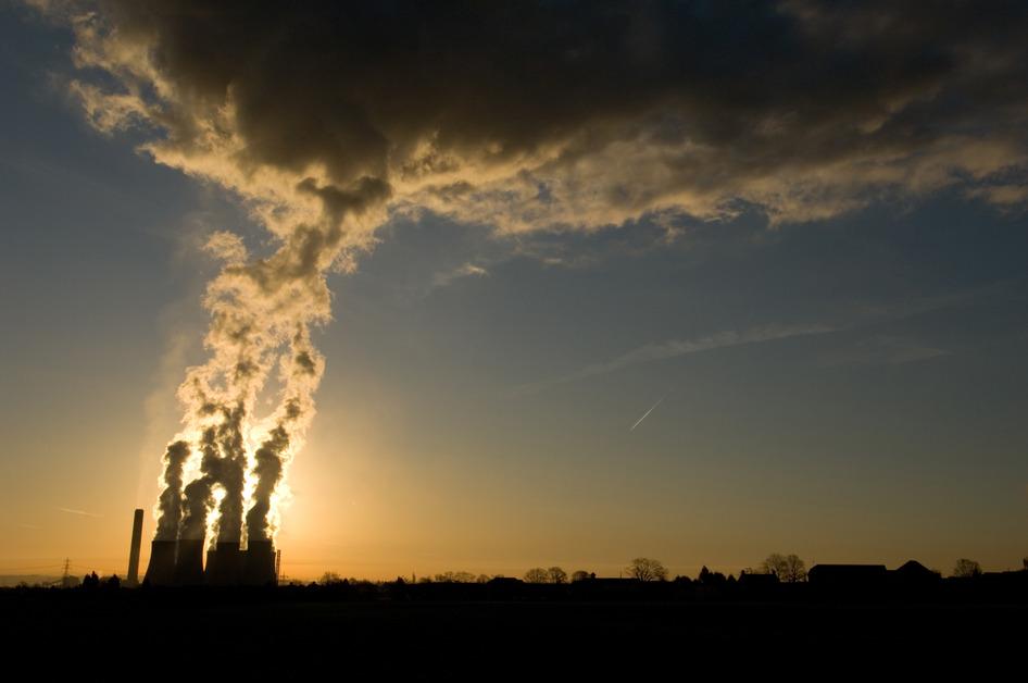 A power plant station releasing smoke and gas into the atmosphere. 