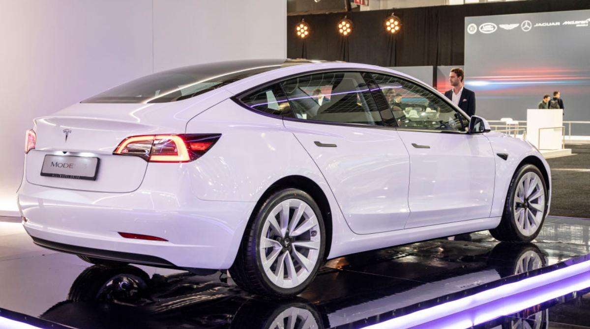 HOA Won't Let Homeowner Charge Tesla in His Garage