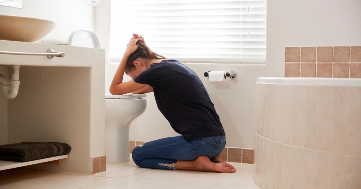 how to treat nausea naturally