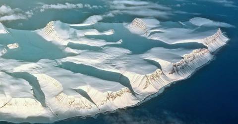 A massive ice shelf in Antarctica. (Representative Cover Image Source: Pexels | Johannes Plenio)