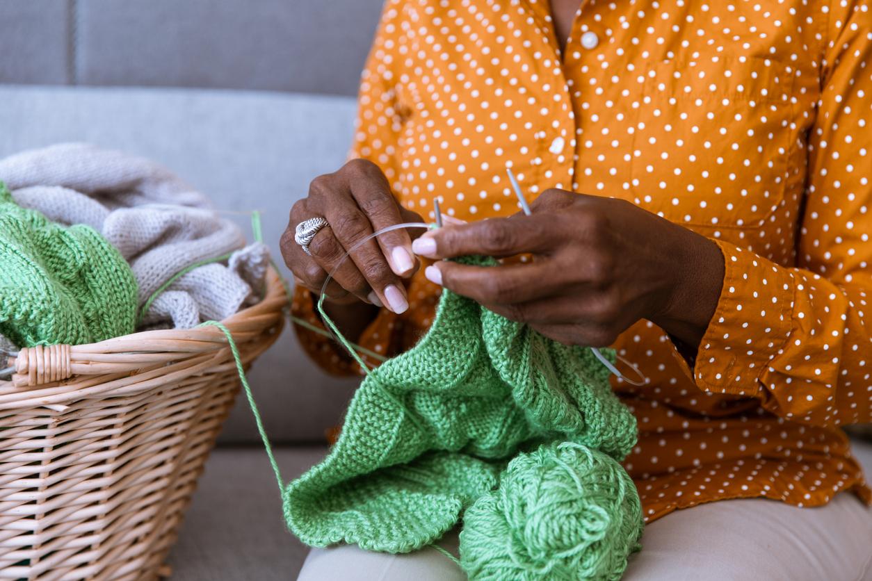 A Guide to Weaving in Ends While Knitting: 5 Easy Ways