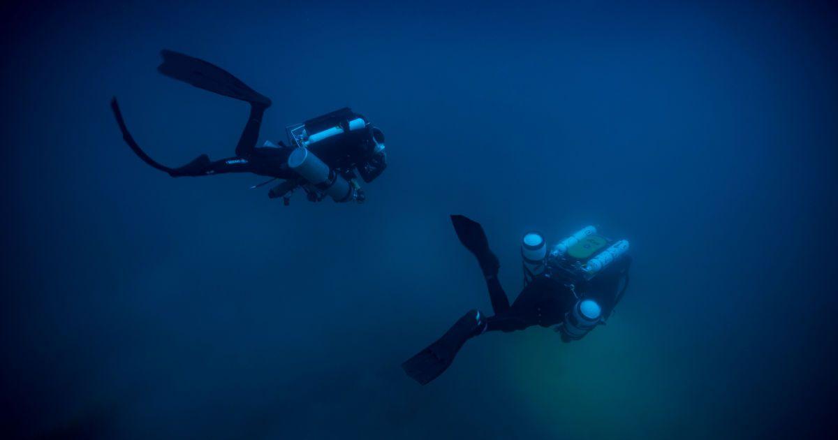 Two scientific divers are going down deep to the bottom of the sea. (Representative Cover Image Source: Getty Images | Alexis Rosenfeld)