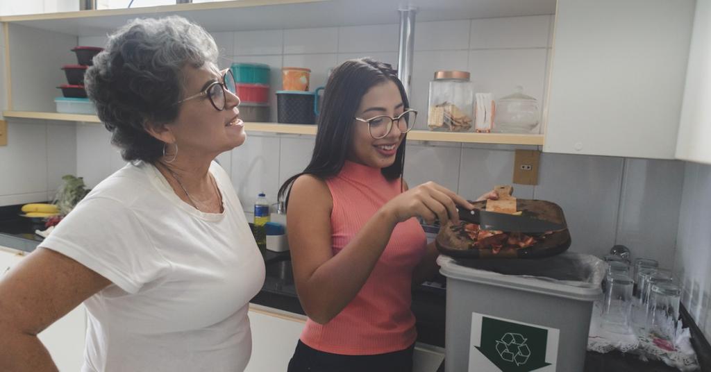How to Build a DIY Indoor Compost Bin