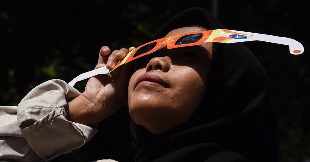 How to Make Solar Eclipse Glasses to Protect Your Eyes