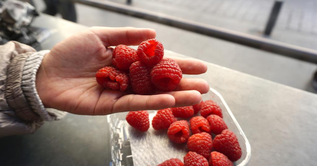 How to Clean Raspberries A Quick and Easy Guide