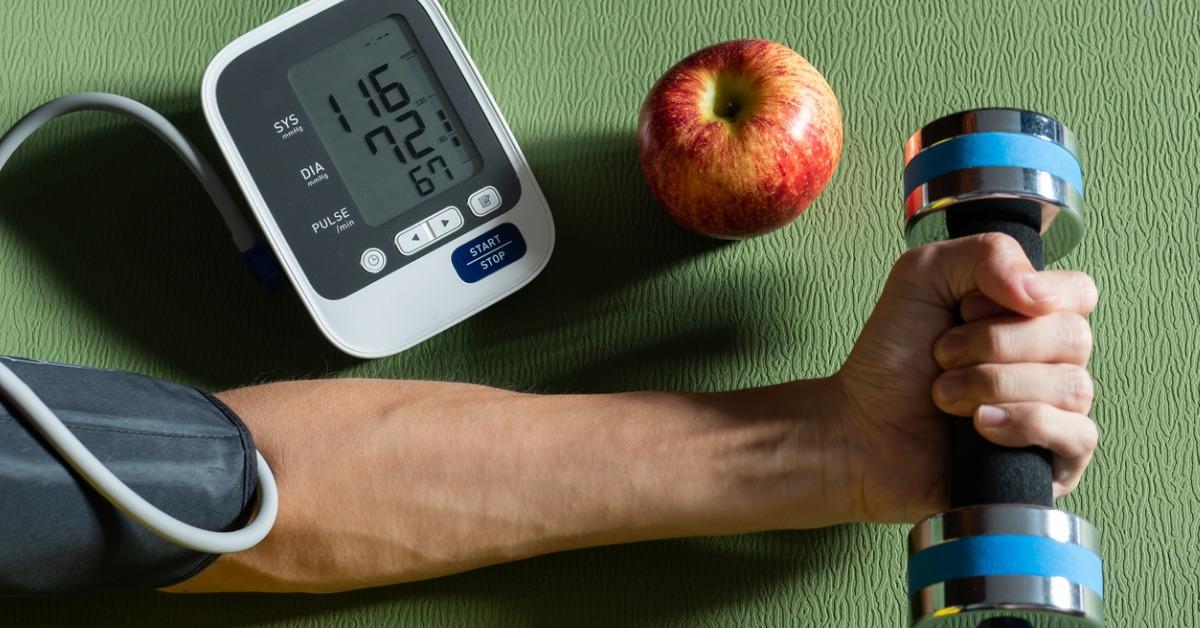 how to control blood pressure naturally)