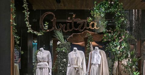 Aritzia storefront display