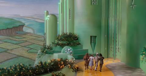 dorothy in emerald city wizard of oz