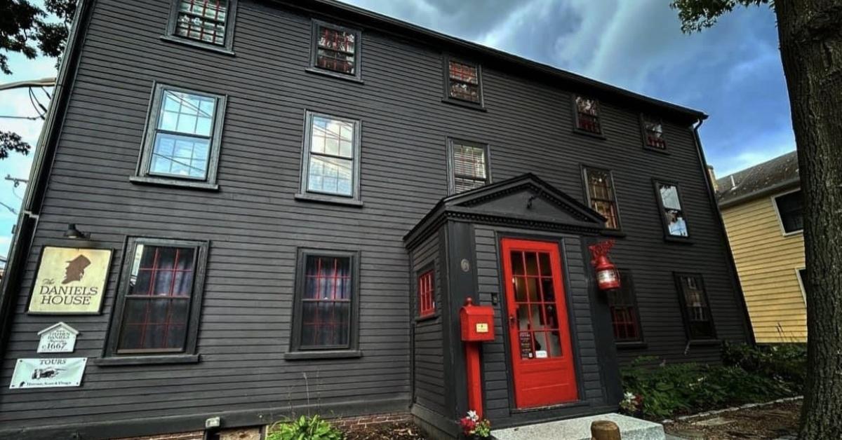 The outside of the Daniels House Inn in Salem, MA. 